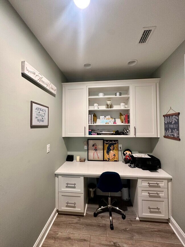 Building Photo - 613 Tulip Tree Way