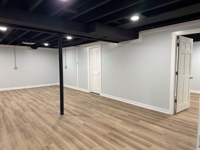 Building Photo - 460 Fox Ln