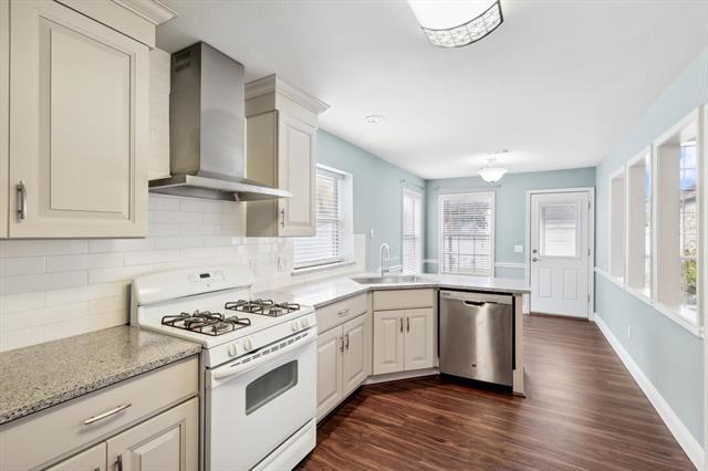 Building Photo - 1218 St Tropez Dr