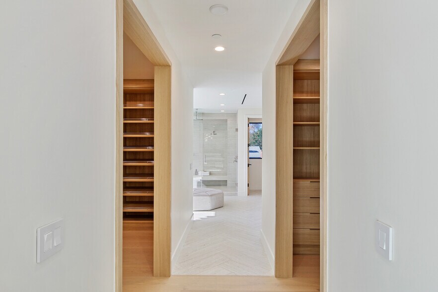 Building Photo - 13944 Valleyheart Dr