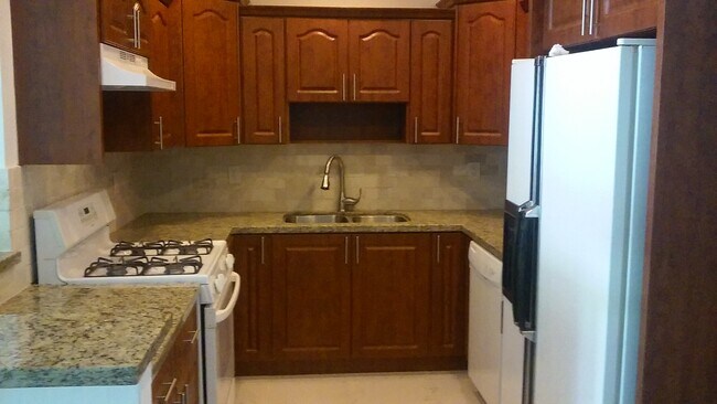 Building Photo - 3920 NW 59th Ave