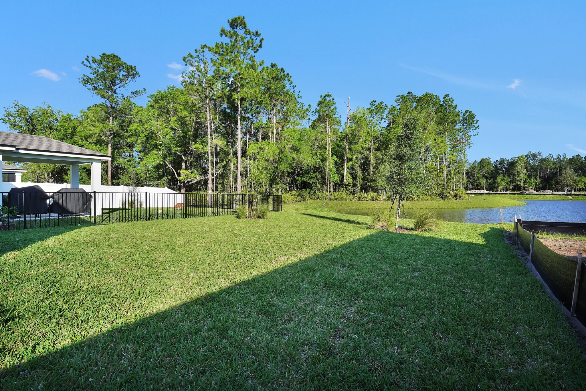 Building Photo - 162 Dahlia Falls Dr