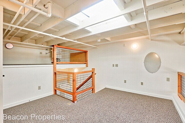 Building Photo - 1000 43rd St