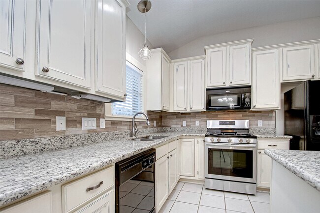 Building Photo - 26439 Richwood Oaks Dr