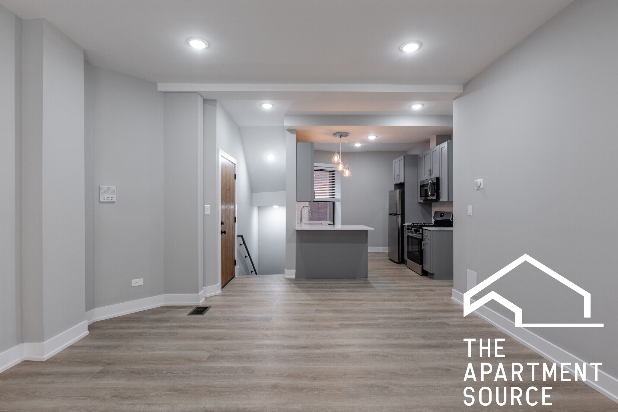 Building Photo - 454 W Belden Ave