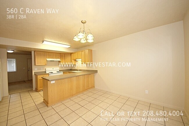 Building Photo - 560 Raven Way
