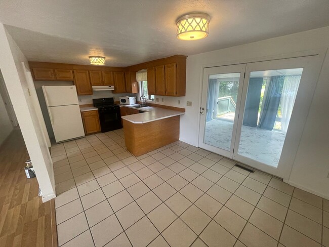 Building Photo - 3 Bedroom on a Large Plot