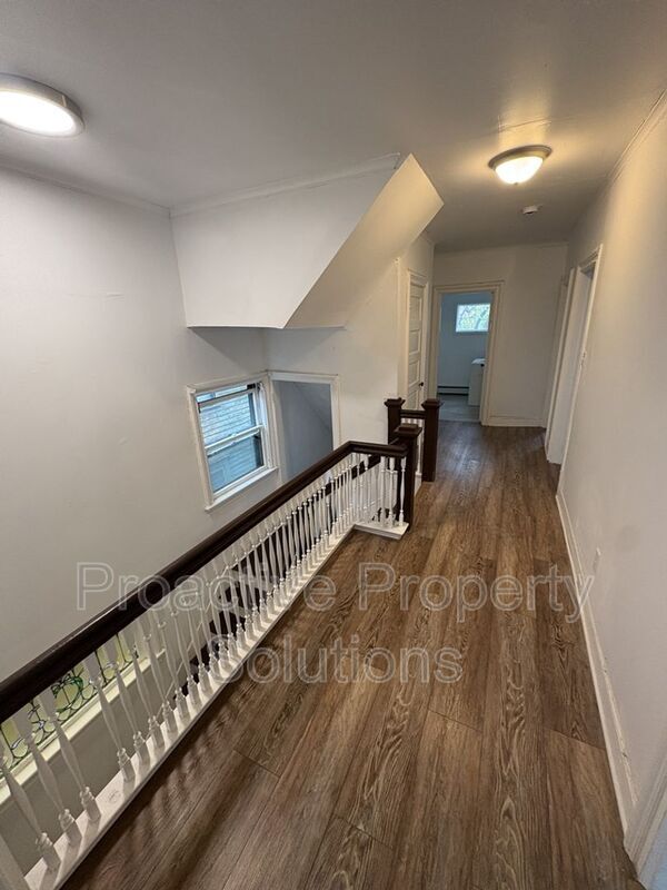 Building Photo - 415 S Main Ave