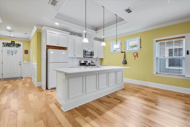 Building Photo - 855 Avery Park Dr
