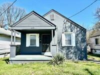 Building Photo - Spacious 2 bedroom home near Churchill Dow...