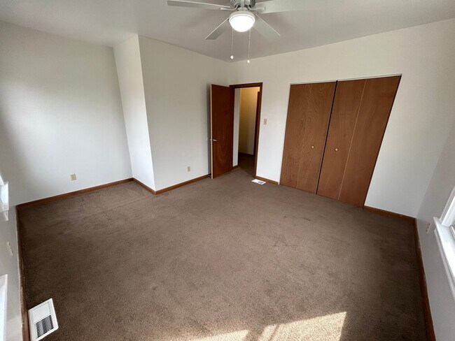 Building Photo - 1039-1039 S 12th St