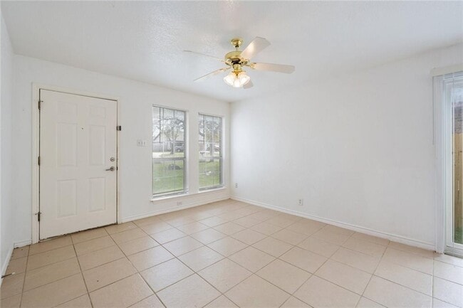 Building Photo - 203 Tamara Dr