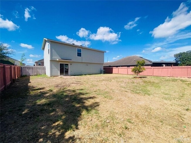 Building Photo - 13 Magnolia St