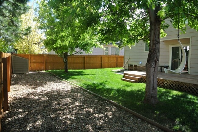 Building Photo - Wonderfully updated and maintained 3 bedro...