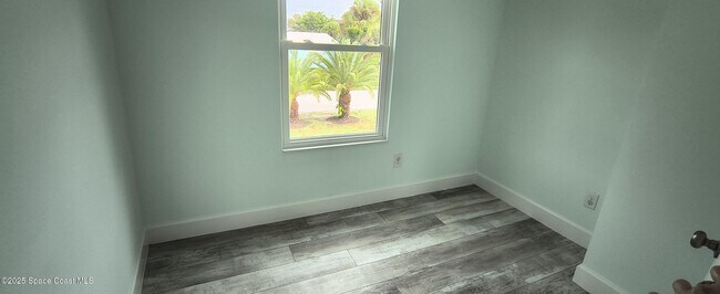 Building Photo - 216 NE 3rd St