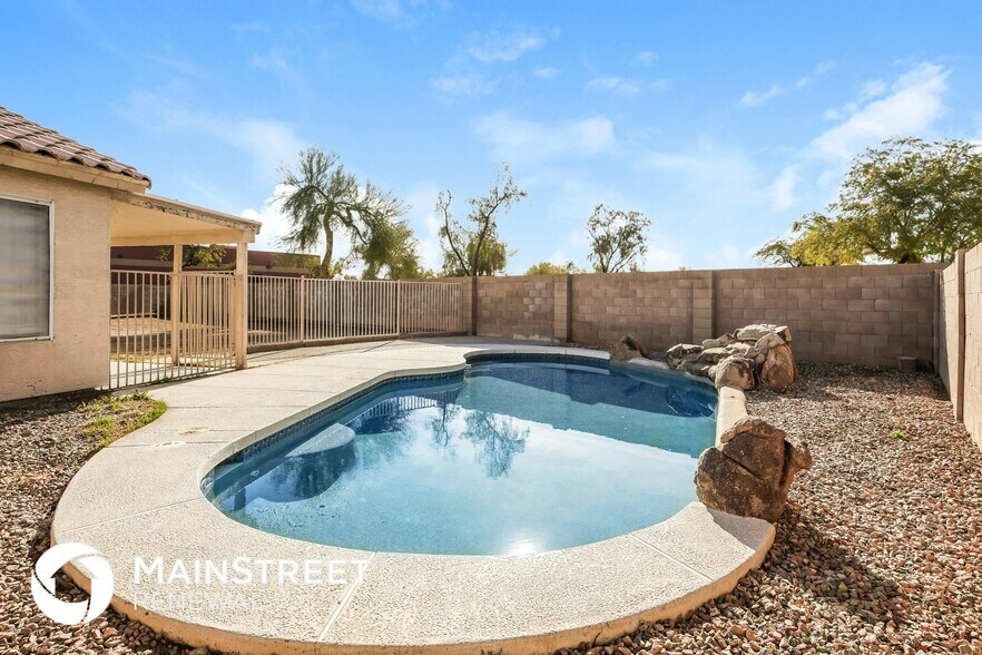 Building Photo - 10845 W Monterosa St