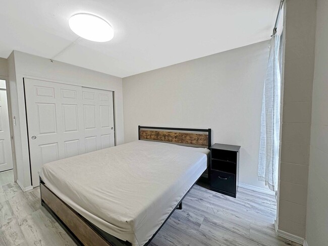Building Photo - Salt Lake: 1 Bed, 1 Bath Condo w/ 1 Parkin...