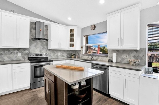 Building Photo - 18071 Clear Brook Cir