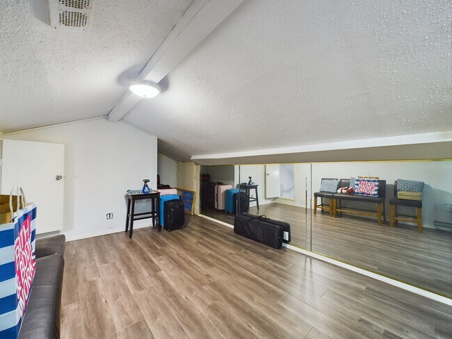 Building Photo - 9400 Doliver Dr