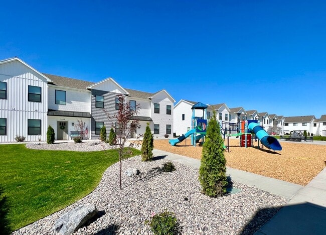 Building Photo - 1379 Pinecrest Trl