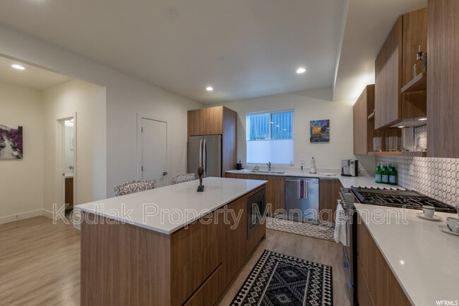Building Photo - 1541 E Talo Ct
