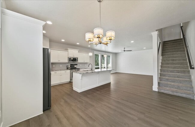 Building Photo - Eagle Townhome with Upscale Finishes!