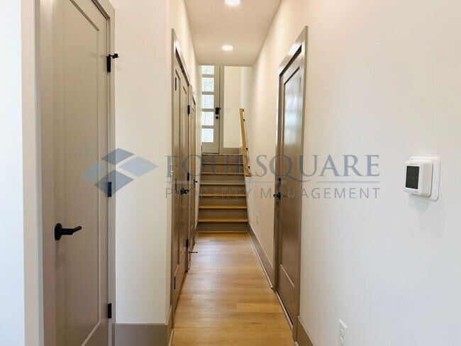 Building Photo - Modern 4-Bed / 4 Bath Townhome with Fireplace, Outdoor Spaces & Fenced Yard – Inside the Beltline...