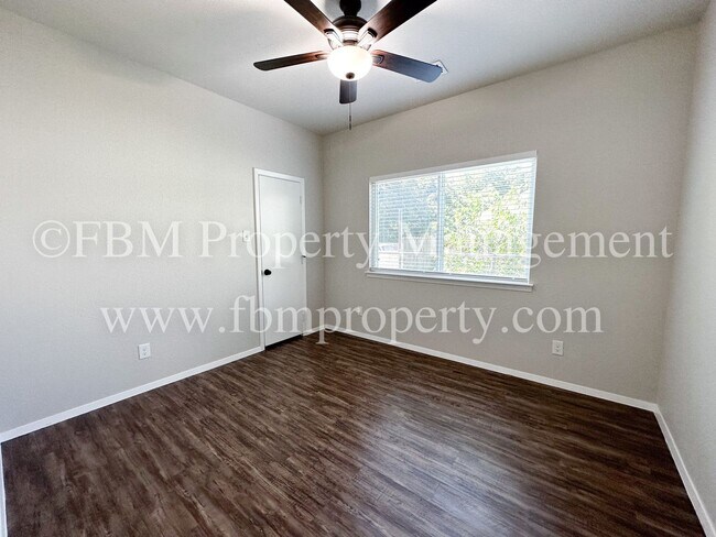 Building Photo - 818 Rose St