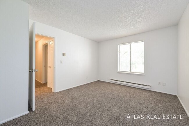 Building Photo - 14701 E Tennessee Dr
