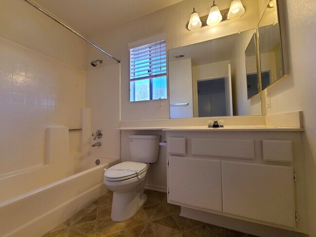 Building Photo - Two-Story 4-Bedroom Home in San Bernardino!