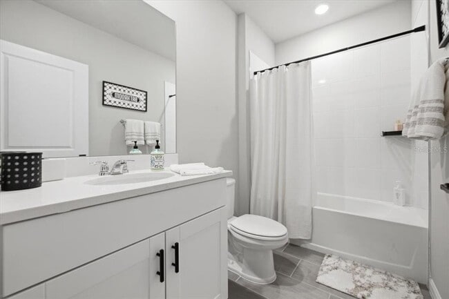 Building Photo - 10119 Daybreak Glen