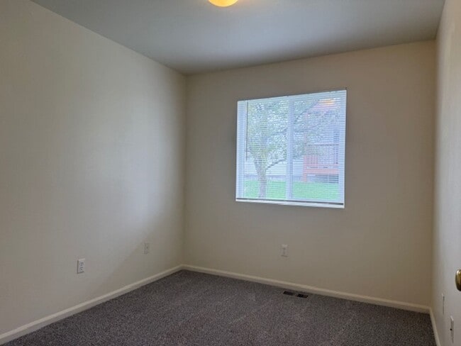 Building Photo - 304 Snyder Ave