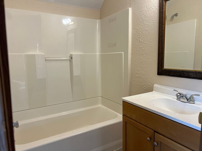 Building Photo - 1439 N Texas Ave