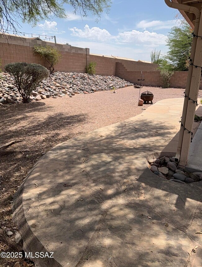 Building Photo - 8041 S High Canyon Dr
