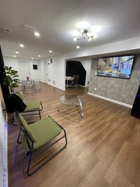 Building Photo - 57 B