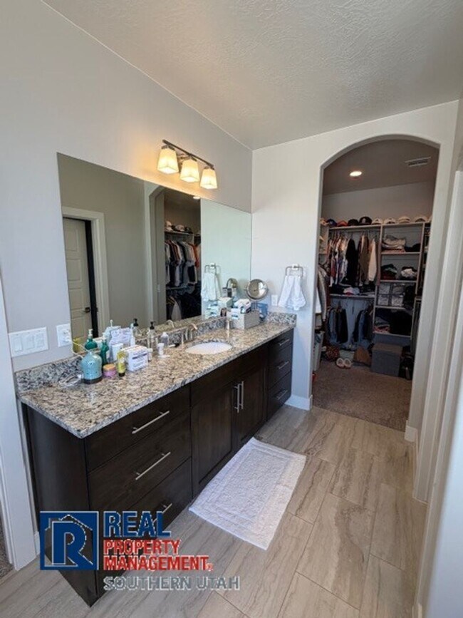 Building Photo - Beautiful Santa Clara Home