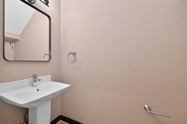 Building Photo - 13502 Broadmeadow Ln