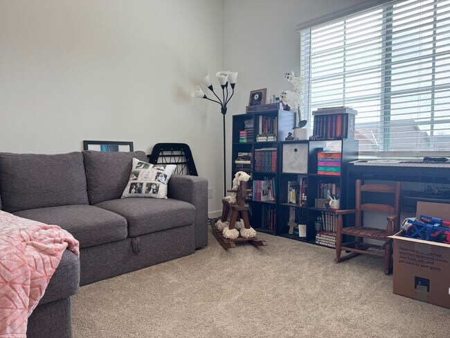 Building Photo - 1914 Hummingbird Dr