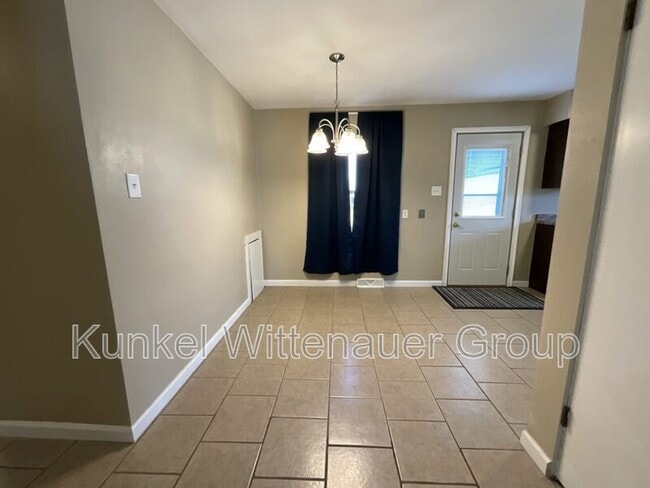 Building Photo - 221 Gilbert St