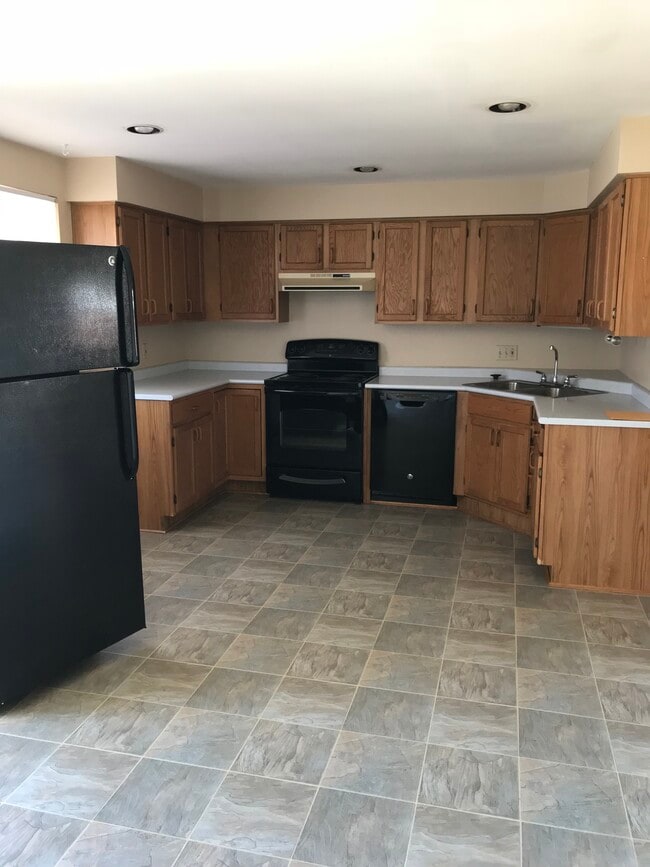 Building Photo - 7028 Newbridge Dr