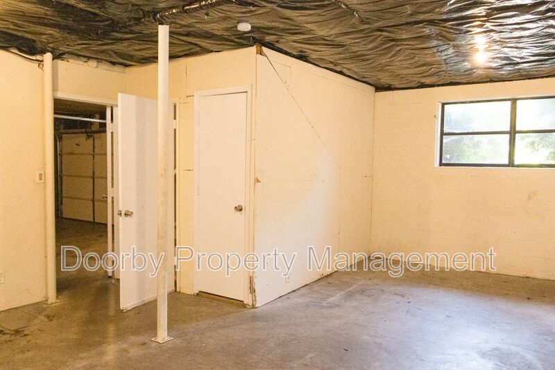 Building Photo - 6216 Shawtee Ln