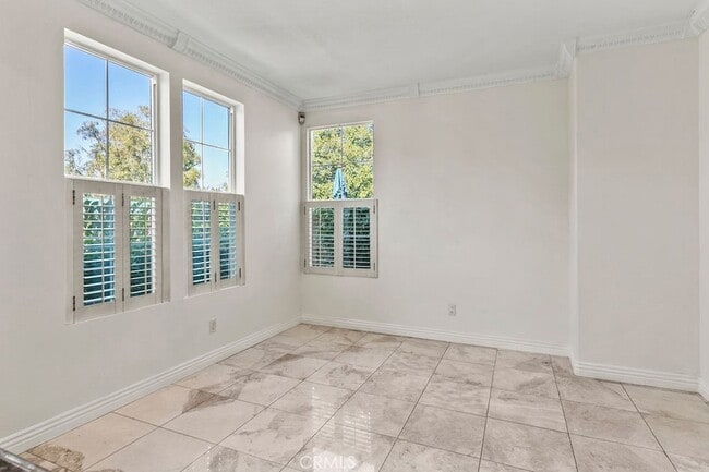 Building Photo - 3 Amesbury Ct