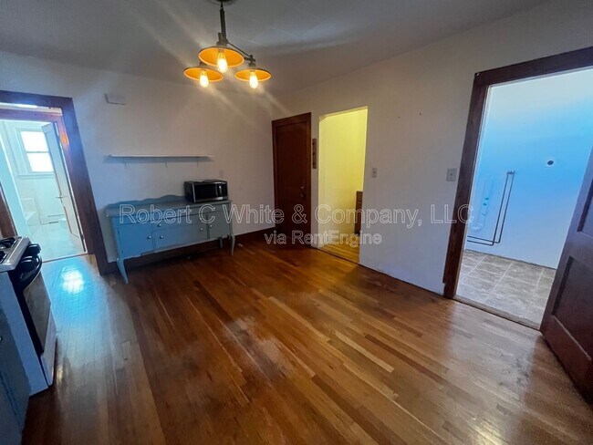 Building Photo - 19 Pulaski St