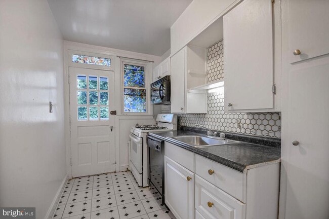 Building Photo - 4515 Avondale St