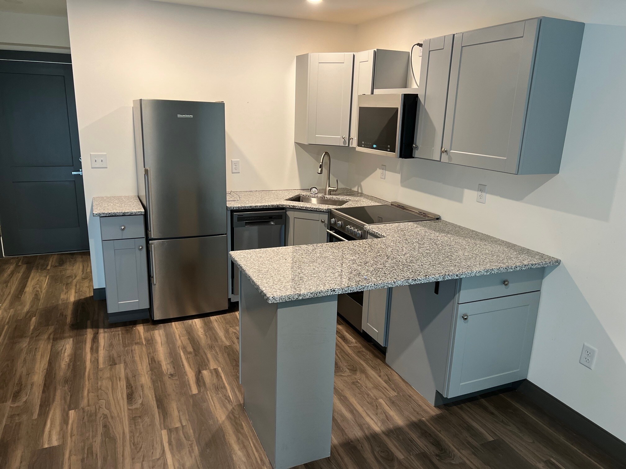 Building Photo - 480 S Salina St