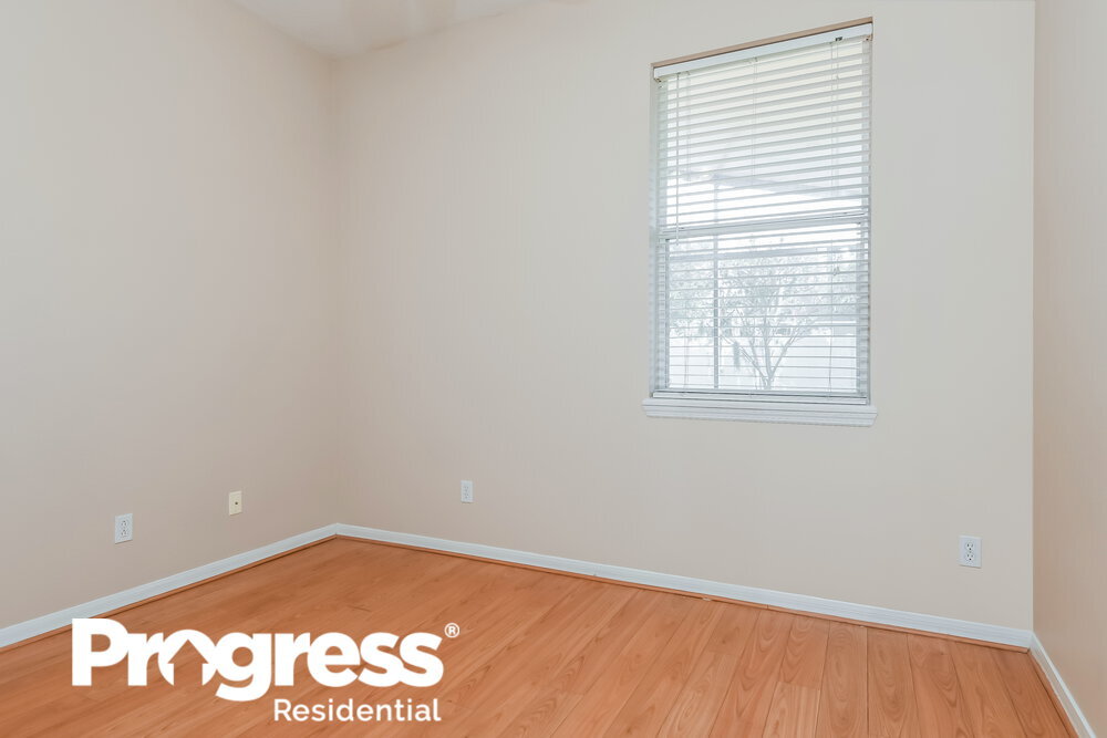 Building Photo - 537 Breezy Oak Way