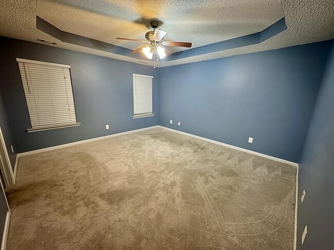 Building Photo - 322 Clover Brook Dr