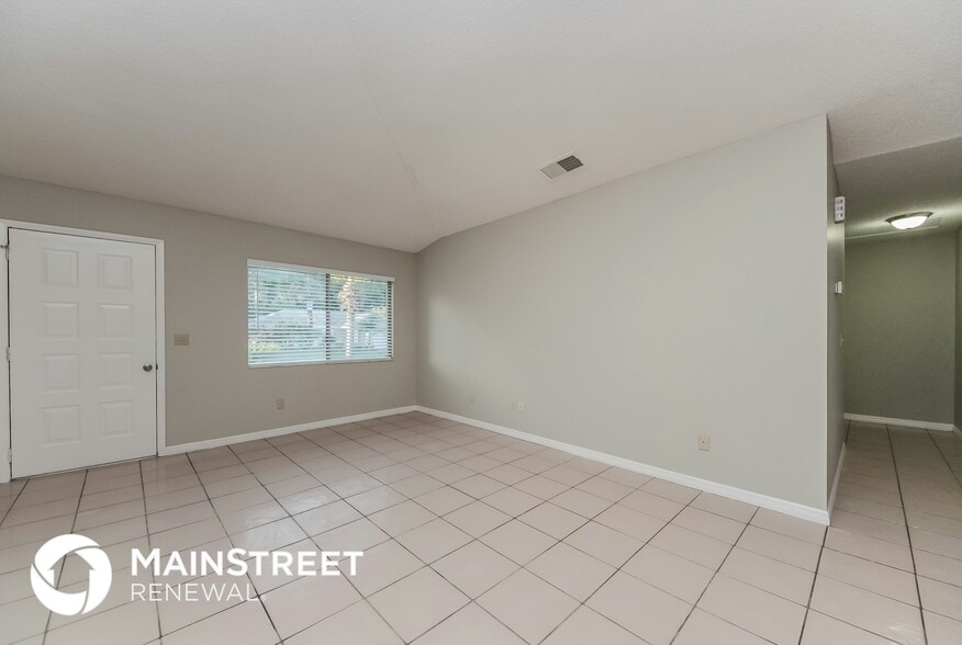 Building Photo - 638 Iowa Woods Cir E