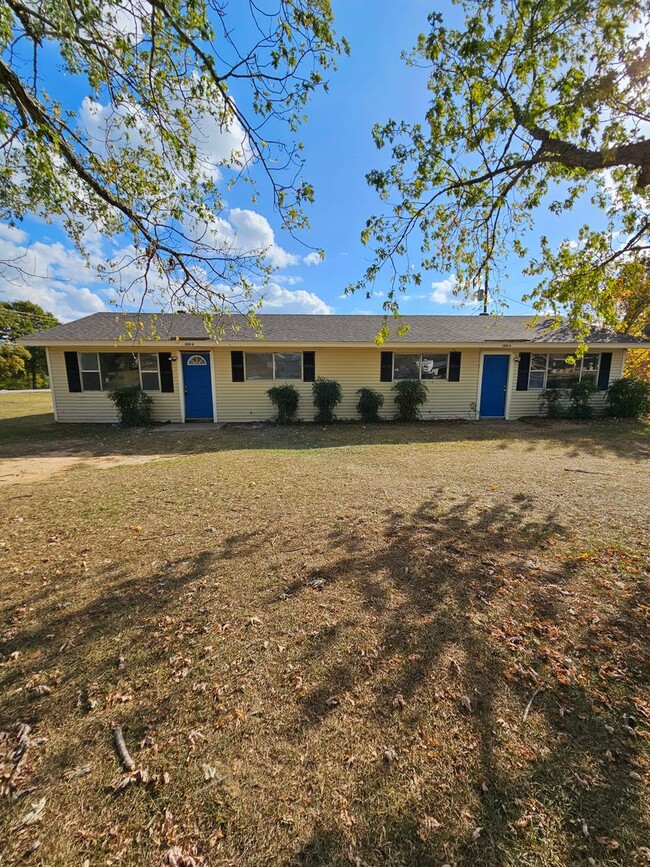 Building Photo - Home in East End