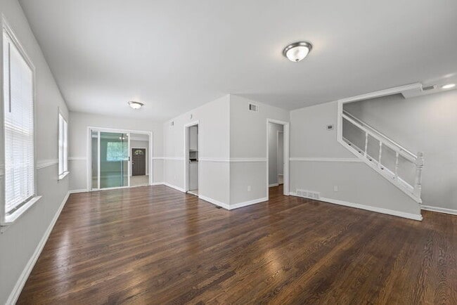 Building Photo - NEWLY RENOVATED GEM, SECTION 8 WELCOMED !!!!!